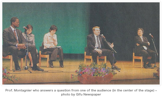 Prof. Montagnier who answers a question from one of the audience (in the center of the stage) - photo by Gifu Newspaper